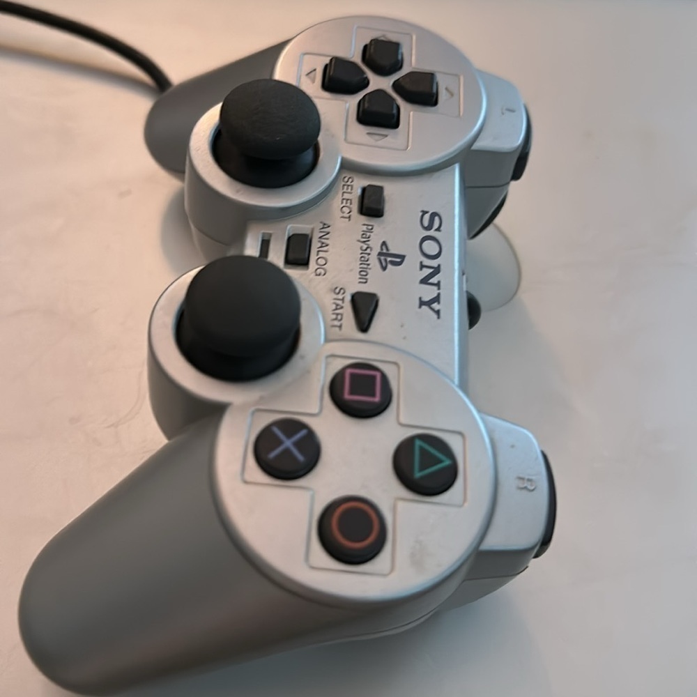 Sony game controller - Picture 2 of 4